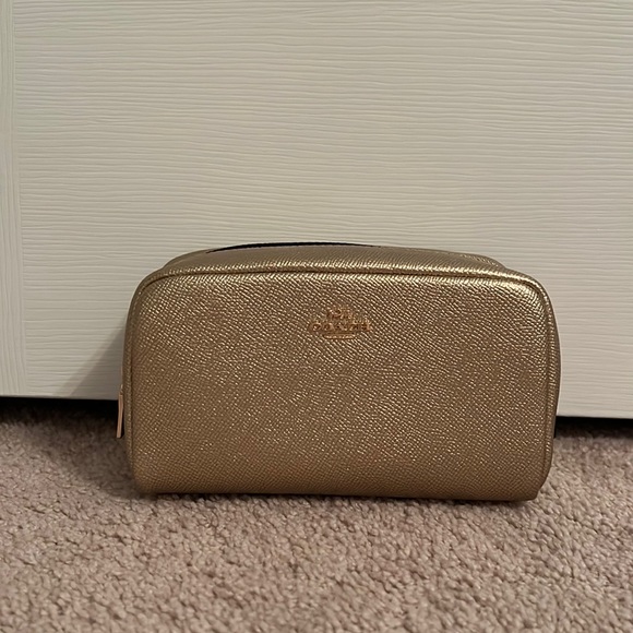 Coach Handbags - 👝 Coach Small Boxy Cosmetic Case 👝